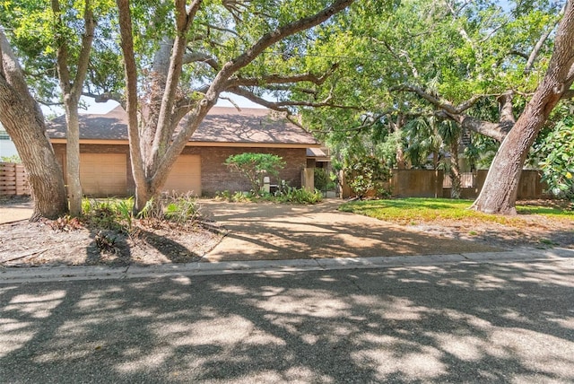 1671 S Dr, Sarasota, FL 34239 - view of front facade with driveway and brick siding