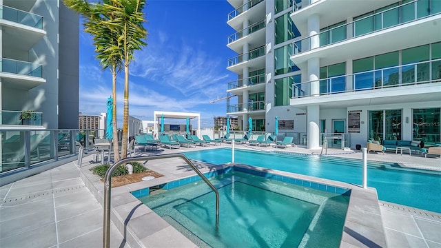 301 Quay Commons Unit 1208, Sarasota, FL 34236 - community pool featuring a community hot tub, an outdoor living space, and a patio area