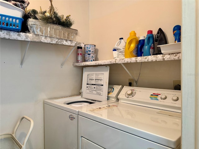 5400 34th St W Unit H12, Bradenton, FL 34210 - laundry area with washer and clothes dryer