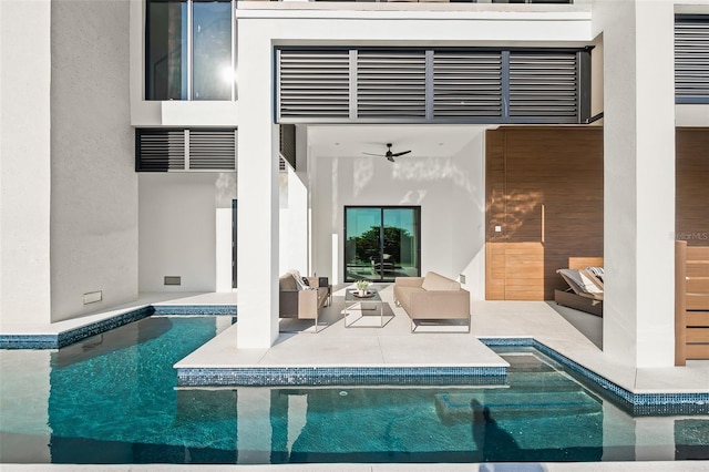 100 6th St S, Bradenton Beach, FL 34217 - swimming pool featuring a ceiling fan