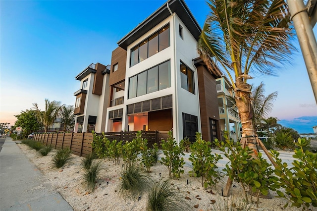 100 6th St S, Bradenton Beach, FL 34217 - view of property at dusk