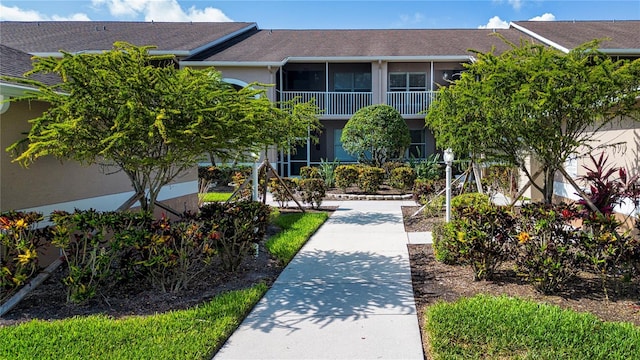5330 Hyland Hills Ave Unit 2324, Sarasota, FL 34241 - view of front facade with stucco siding