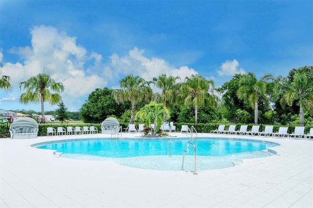 1919 Woodleaf Hammock Ct, Bradenton, FL 34211 - community pool with a patio
