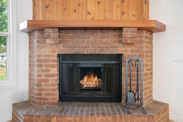 5639 Blount Ave, Sarasota, FL 34231 - detailed view of a fireplace and baseboards