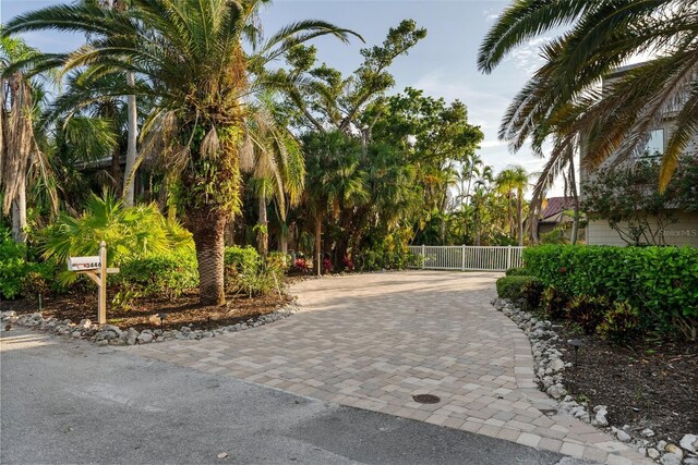 3446 Anglin Dr, Sarasota, FL 34242 - photo 4