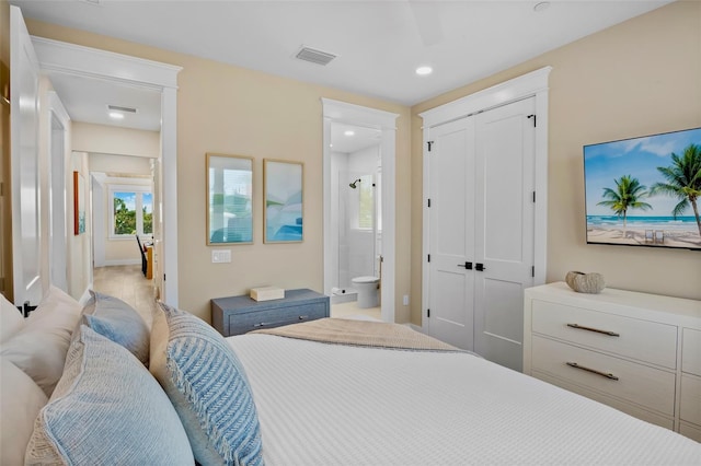 135 Avenida Veneccia, Sarasota, FL 34242 - bedroom with a closet, ensuite bath, and recessed lighting