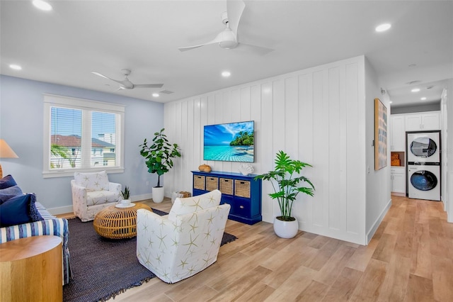 135 Avenida Veneccia, Sarasota, FL 34242 - living area featuring stacked washer / drying machine, ceiling fan, recessed lighting, and light wood-type flooring
