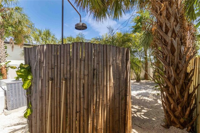 2410 Floyd St, Sarasota, FL 34239 - view of gate
