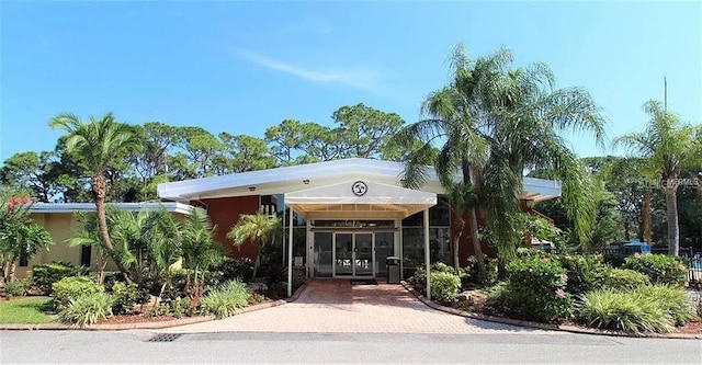 2650 Coconut Bay Ln Unit 521, Sarasota, FL 34237 - view of property with a carport and driveway