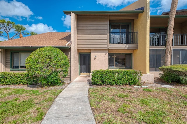 933 Sunridge Way Unit B5, Sarasota, FL 34234 - view of front of property featuring stucco siding