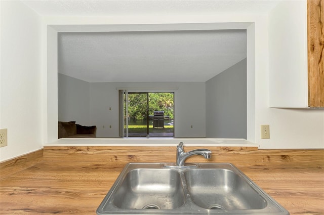 933 Sunridge Way Unit B5, Sarasota, FL 34234 - kitchen featuring a sink