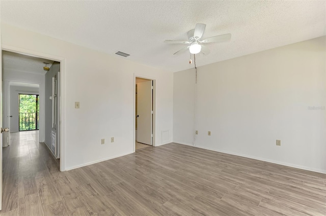 933 Sunridge Way Unit B5, Sarasota, FL 34234 - empty room featuring ceiling fan, light wood-type flooring, and a textured ceiling