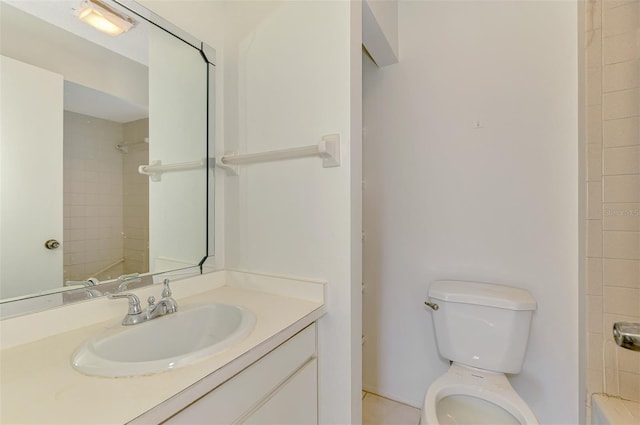 933 Sunridge Way Unit B5, Sarasota, FL 34234 - full bathroom with vanity and toilet