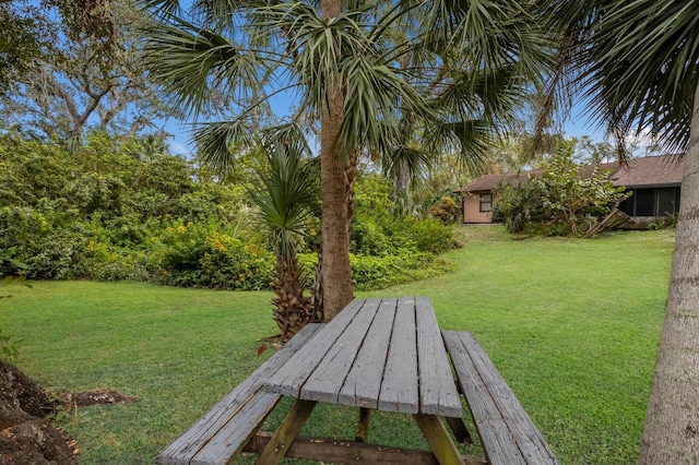 500 N Jefferson Ave Unit G5, Sarasota, FL 34237 - view of grassy yard