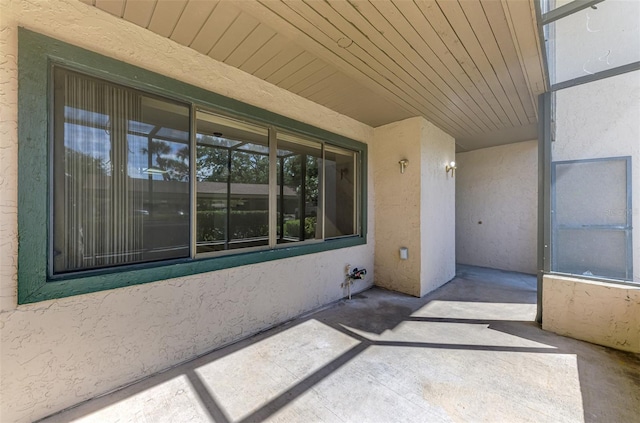 935 Sunridge Way Unit B4, Sarasota, FL 34234 - property entrance featuring stucco siding