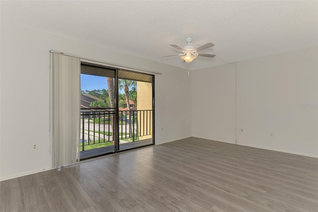 935 Sunridge Way Unit B4, Sarasota, FL 34234 - spare room with wood finished floors, a ceiling fan, and a textured ceiling