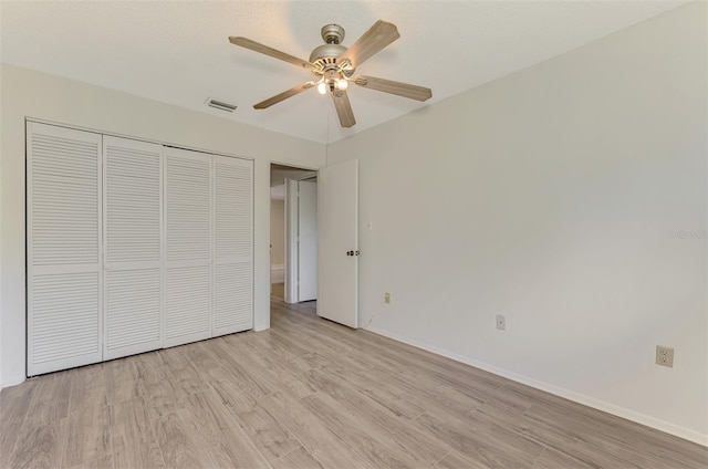 935 Sunridge Way Unit B4, Sarasota, FL 34234 - unfurnished bedroom featuring light wood-type flooring, a closet, and a ceiling fan