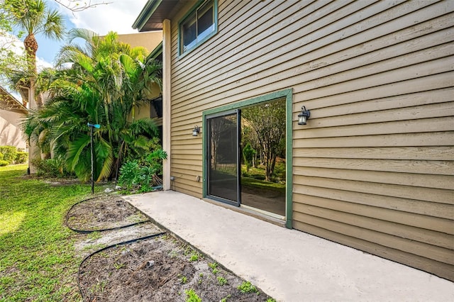 935 Sunridge Way Unit B4, Sarasota, FL 34234 - property entrance with a yard