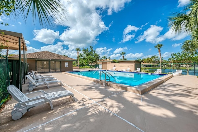 935 Sunridge Way Unit B4, Sarasota, FL 34234 - community pool with a patio area