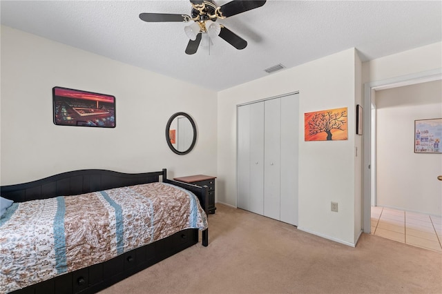 712 68th Ave W, Bradenton, FL 34207 - bedroom featuring carpet flooring, a closet, ceiling fan, a textured ceiling, and baseboards