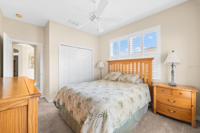 138 Tiziano Way N, Venice, FL 34275 - bedroom featuring light colored carpet, a closet, arched walkways, and a ceiling fan