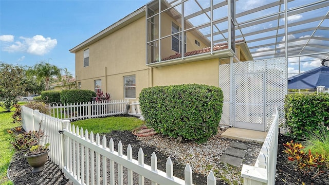 12520 Natureview Cir, Bradenton, FL 34212 - view of side of home featuring stucco siding and glass enclosure