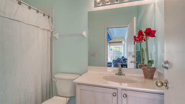 12520 Natureview Cir, Bradenton, FL 34212 - full bathroom with toilet, vanity, and curtained shower