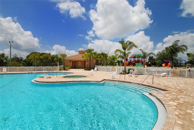 12520 Natureview Cir, Bradenton, FL 34212 - community pool featuring a hot tub and a patio area