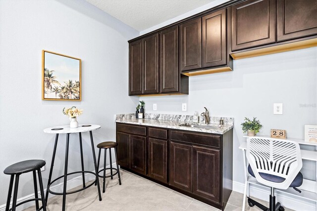 17547 Cantarina Cv, Bradenton, FL 34211 - bar area with a sink and baseboards