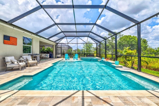 17547 Cantarina Cv, Bradenton, FL 34211 - outdoor pool featuring an in-ground hot tub, a patio, an outdoor living space, and a lanai