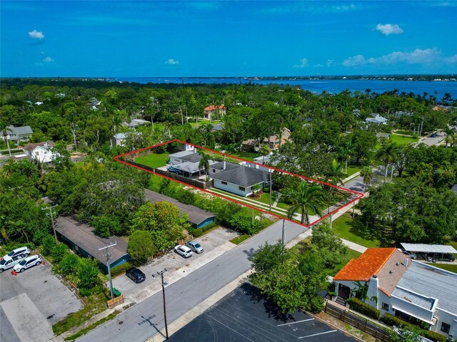 326 25th St W, Bradenton, FL 34205 - aerial overview of property's location with property parcel outlined and a nearby body of water