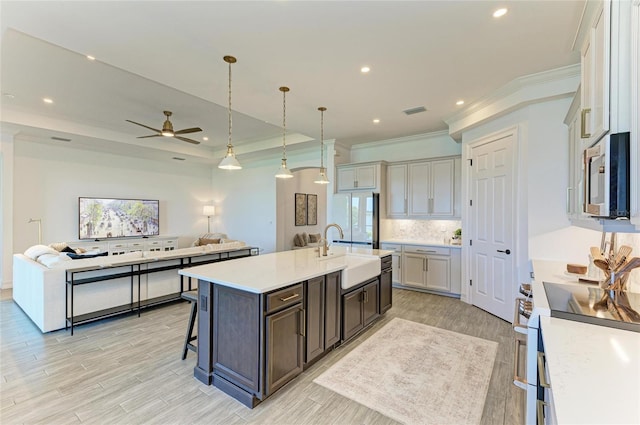 501 Maraviya Blvd, Nokomis, FL 34275 - kitchen featuring a sink, crown molding, open floor plan, white appliances, and light countertops