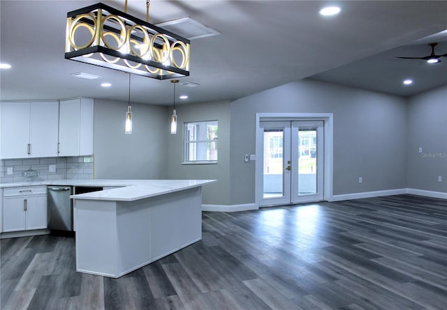 27944 Green Willow Run, Wesley Chapel, FL 33544 - kitchen with baseboards, recessed lighting, dark wood-style flooring, decorative backsplash, and pendant lighting
