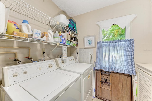 1906 Canterbury Ln Unit 16, Sun City Center, FL 33573 - laundry area featuring separate washer and dryer