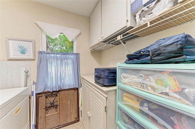 1906 Canterbury Ln Unit 16, Sun City Center, FL 33573 - laundry room featuring washer / clothes dryer