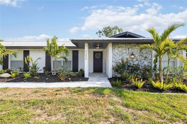 2255 61st St, Sarasota, FL 34243 - single story home featuring stone siding and stucco siding