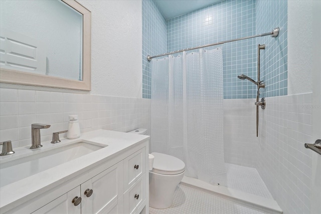7507 Ascot Ct, University Park, FL 34201 - bathroom with vanity, tiled shower, and tile walls