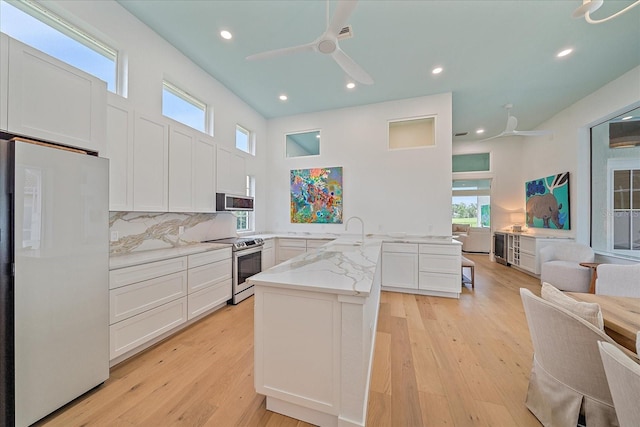 7507 Ascot Ct, University Park, FL 34201 - kitchen with stainless steel appliances, a ceiling fan, open floor plan, plenty of natural light, and recessed lighting