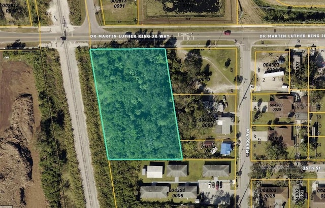 2100 Dr Martin Luther King Jr Way, Sarasota, FL 34234