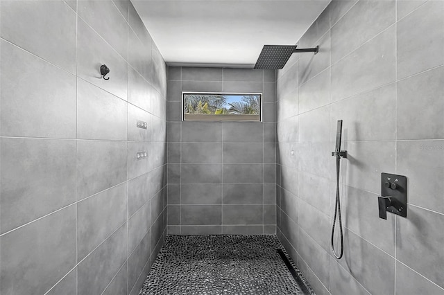 512 Treasure Boat Way, Sarasota, FL 34242 - bathroom featuring tiled shower