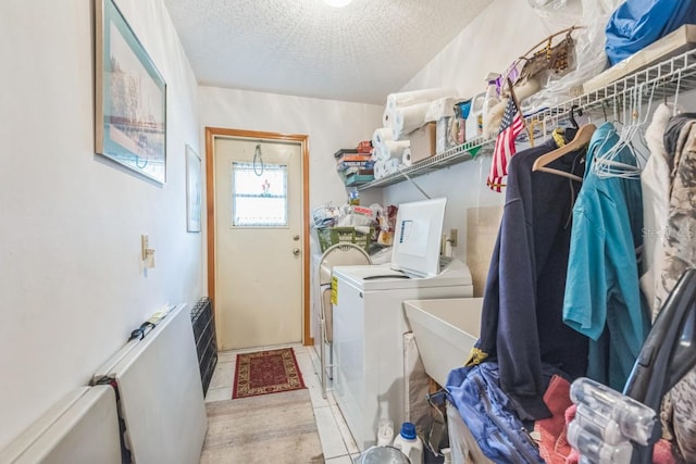 418 W Holly Dr, Orange City, FL 32763 - washroom with separate washer and dryer and a textured ceiling