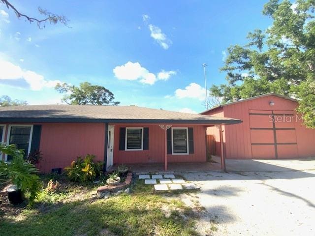 6923 13th Ave E, Bradenton, FL 34208 - view of front facade with an outdoor structure