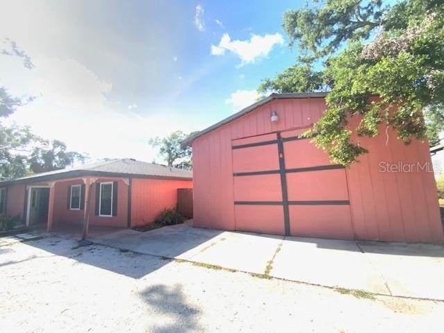 6923 13th Ave E, Bradenton, FL 34208 - view of outdoor structure with a garage