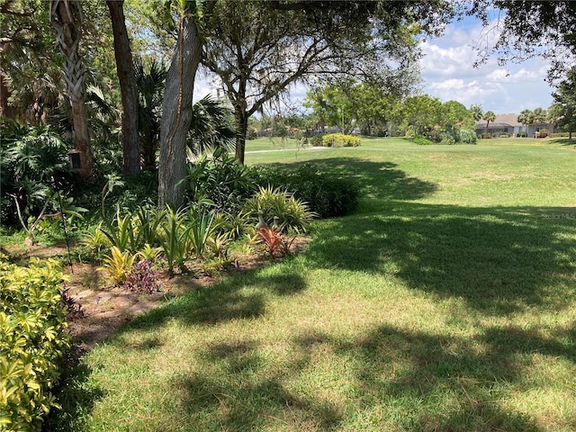 2149 Muskogee Trl, Nokomis, FL 34275 - view of grassy yard