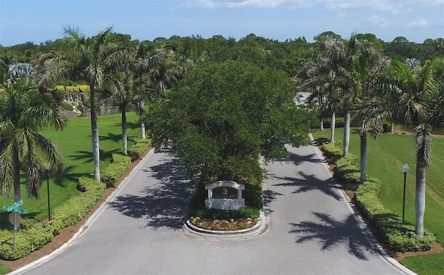 2149 Muskogee Trl, Nokomis, FL 34275 - surrounding community featuring a yard