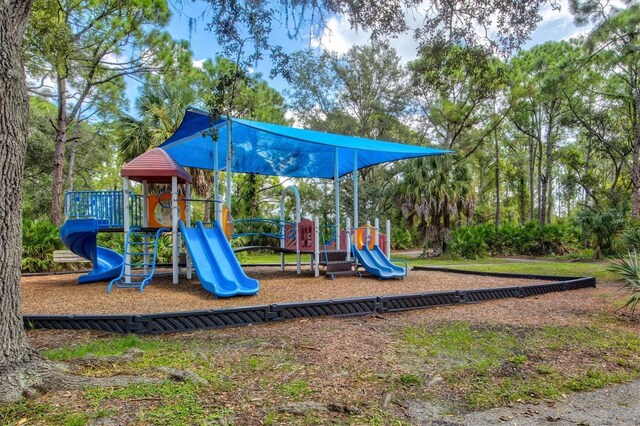 8930 Bloomfield Blvd, Sarasota, FL 34238 - view of community playground