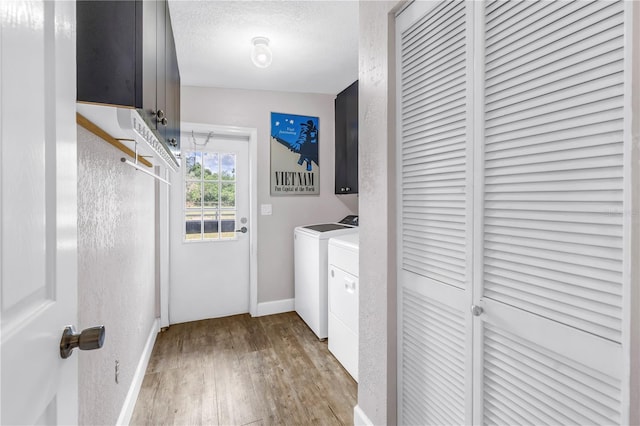 12714 Tyler Run Ave, Odessa, FL 33556 - laundry room featuring washing machine and clothes dryer, wood finished floors, baseboards, and a textured ceiling