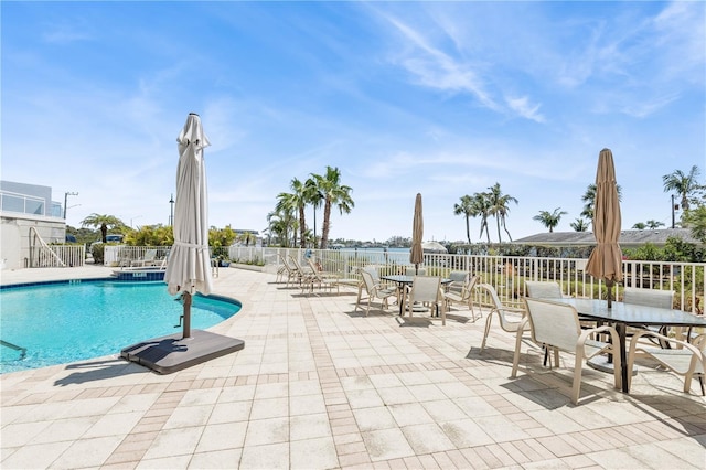 516 Tamiami Trl S Unit 306, Nokomis, FL 34275 - community pool with a patio area and outdoor dining space
