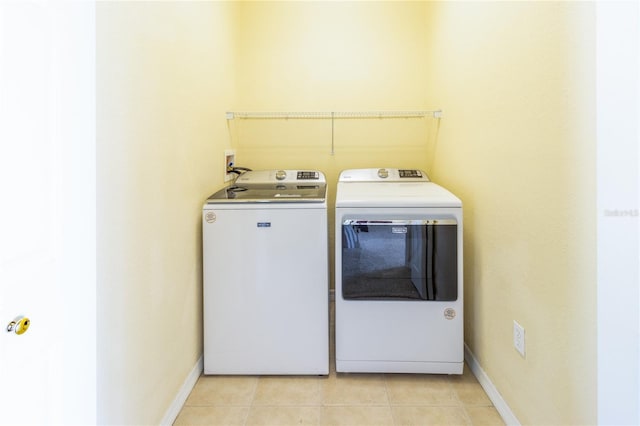 3409 10th Ln W, Palmetto, FL 34221 - laundry area with washing machine and clothes dryer, light tile patterned floors, and baseboards