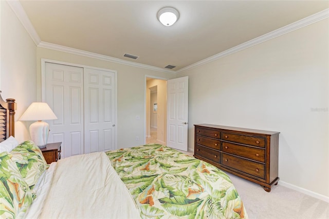 6756 Chester Trl, Lakewood Ranch, FL 34202 - bedroom featuring ornamental molding, carpet, a closet, and baseboards
